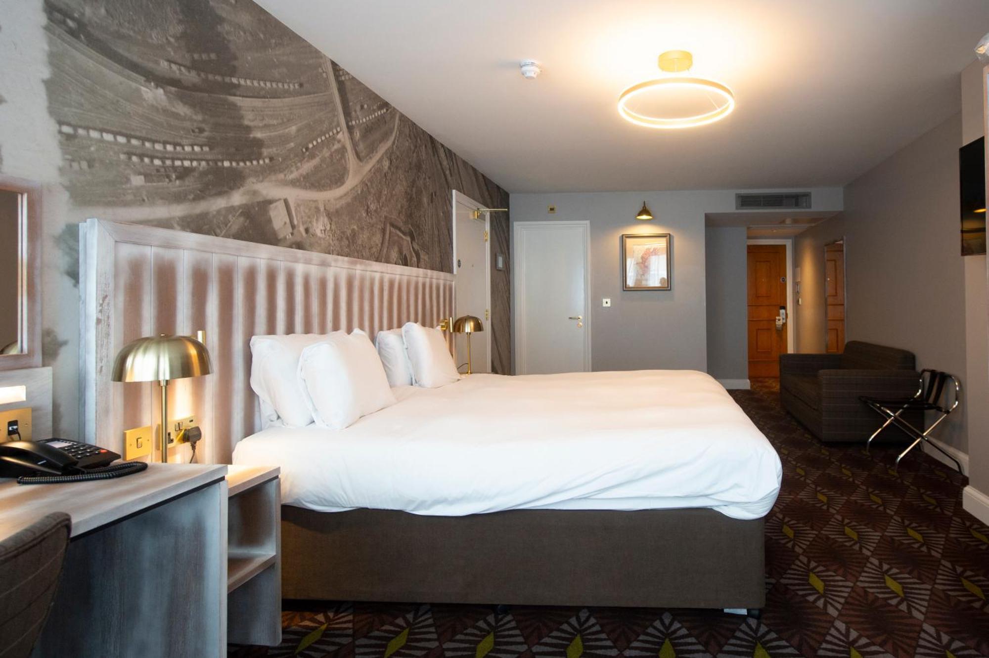 The Saxon Crown Wetherspoon Corby Zewnętrze zdjęcie