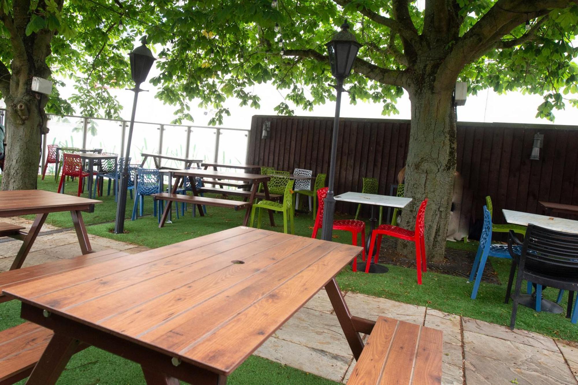 The Saxon Crown Wetherspoon Corby Zewnętrze zdjęcie