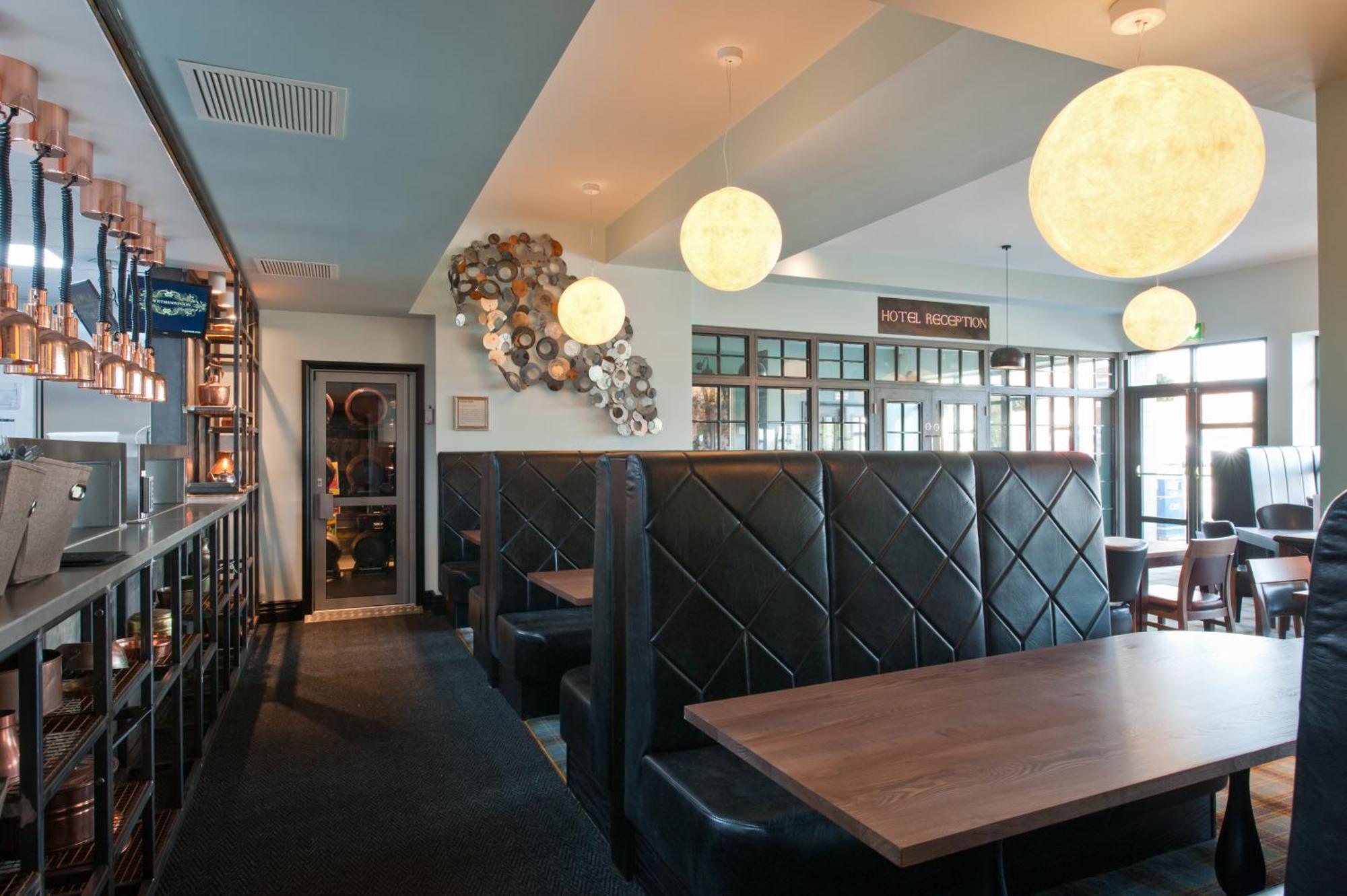 The Saxon Crown Wetherspoon Corby Zewnętrze zdjęcie