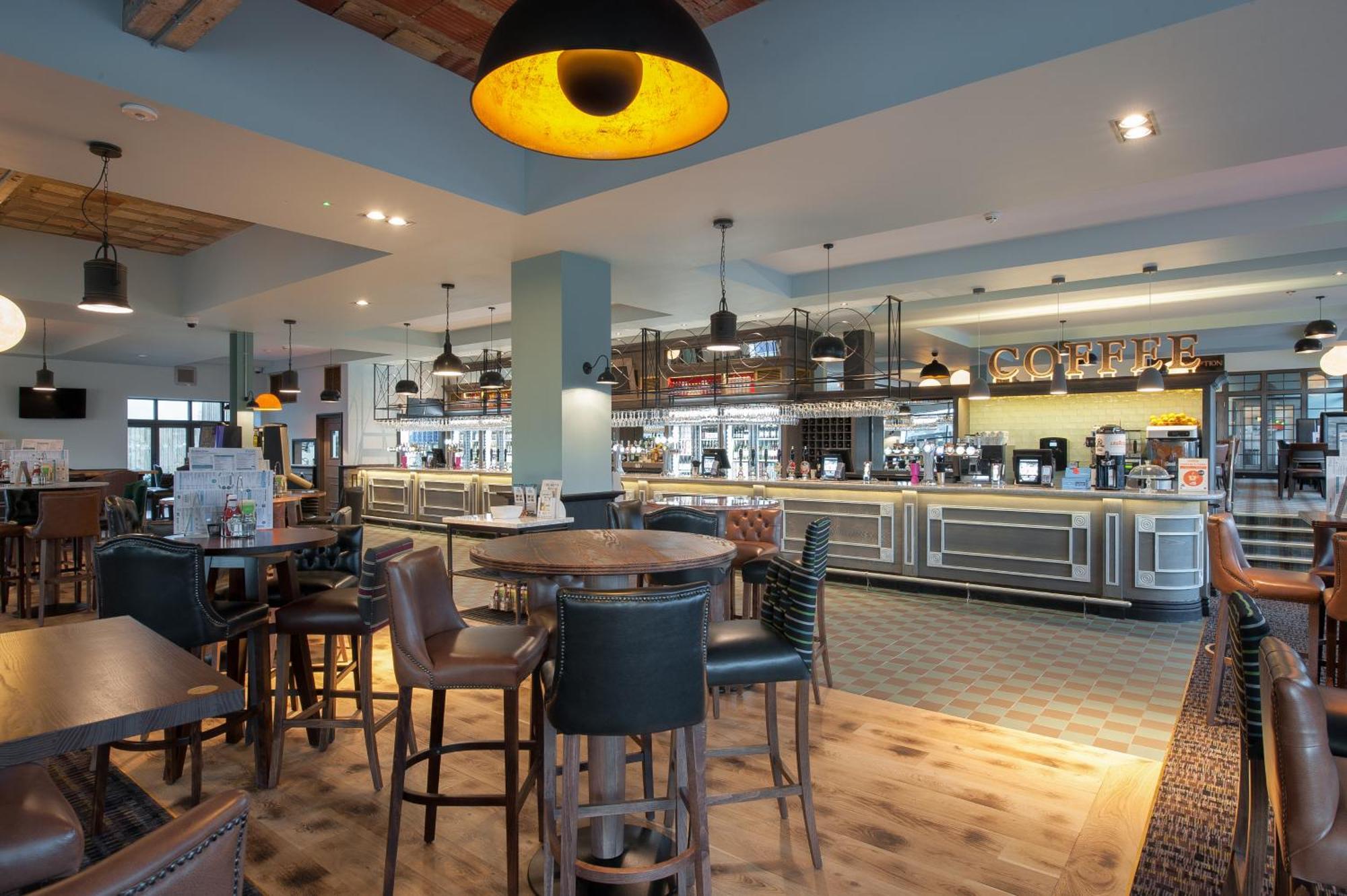 The Saxon Crown Wetherspoon Corby Zewnętrze zdjęcie